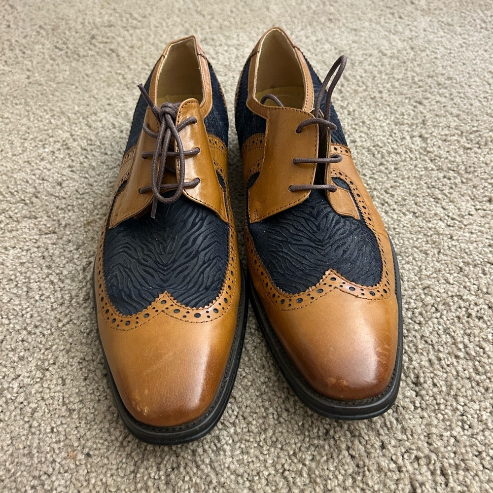 Stacy Adams Men's Tan and Black Oxford Shoes - Picture 5 of 6